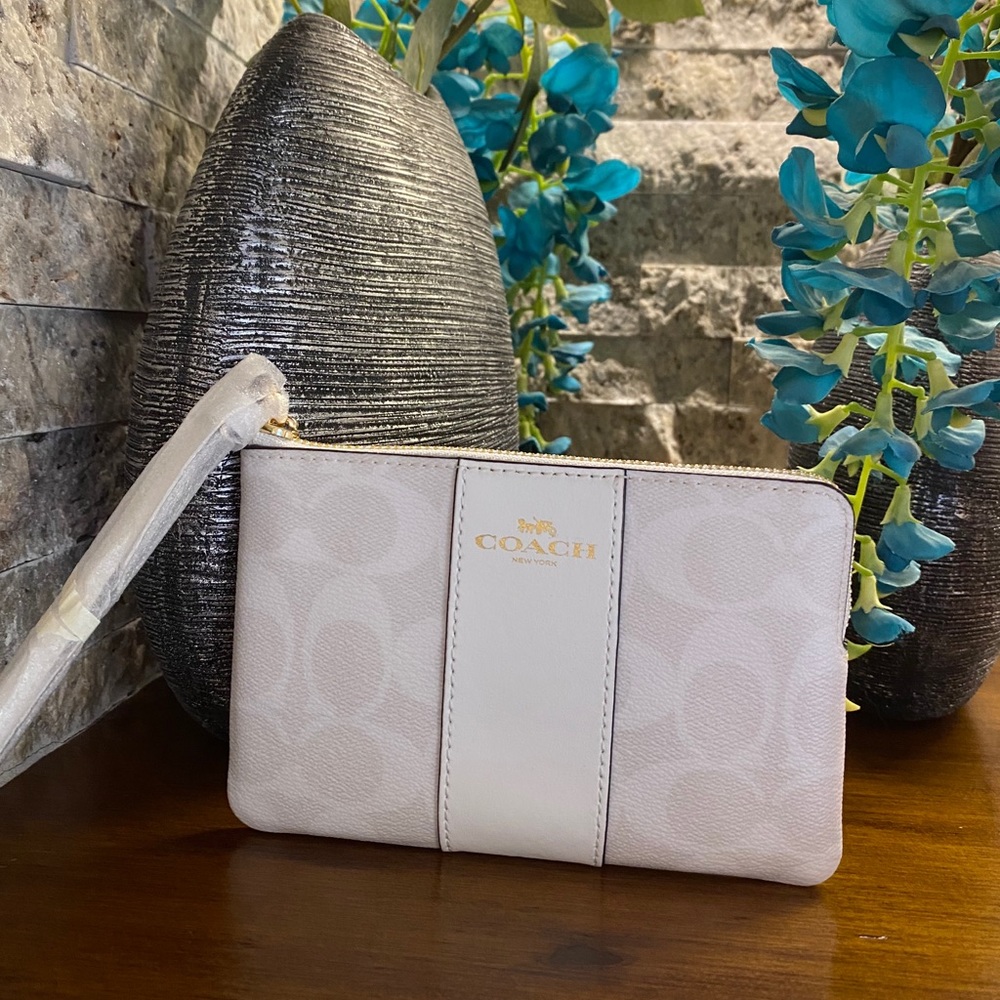 BRAND NEW COACH WRISLET